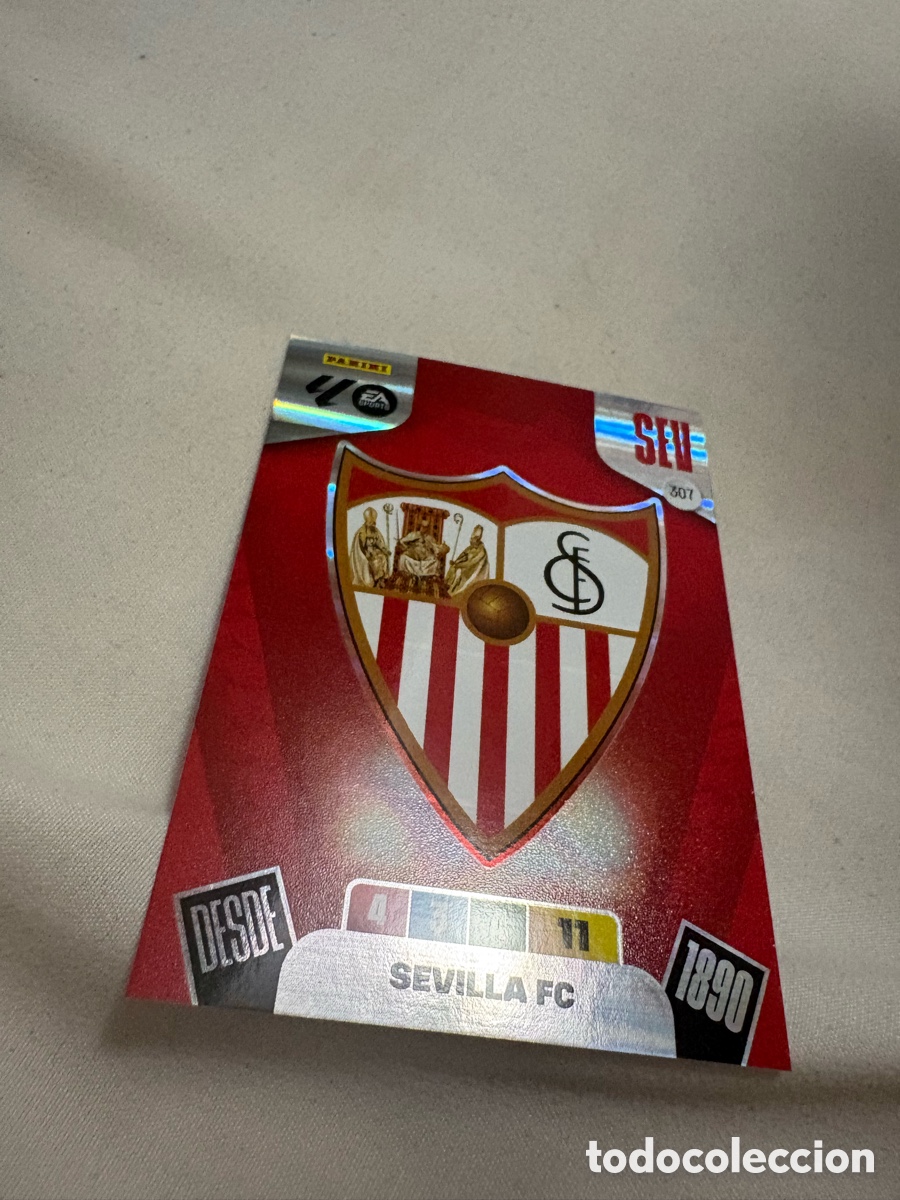 Cromos de f&uacute;tbol: 307 - ESCUDO SEVILLA ADRENALYN 2025 2026