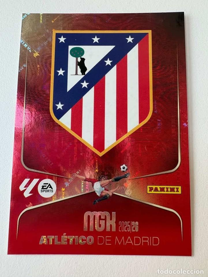 Cromos de f&uacute;tbol: Carta Escudo Atl&eacute;tico de Madrid 55 Megacracks 2025-26
