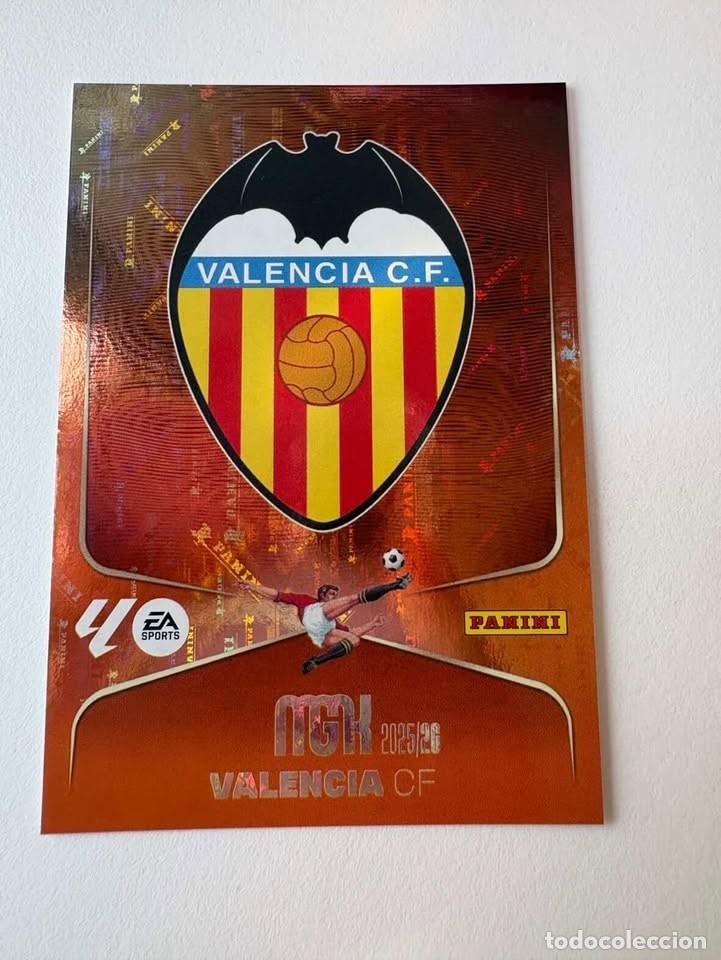 Figurine di Calcio: Carta Escudo Valencia 343 Megacracks 2025-26