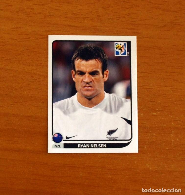 Football Stickers: Nueva Zelanda -N&ordm; 451 Ryan Nelsen -Mundial South Africa 2010 FIFA World Cup-Panini -Nunca Pegado
