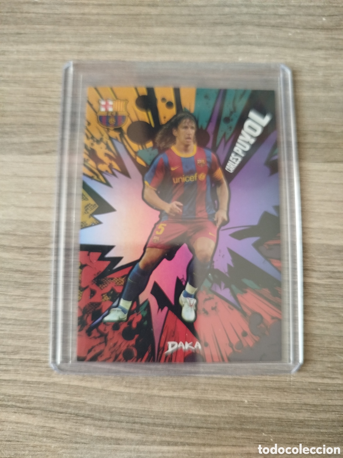 Fu&szlig;ball-Sticker: DAKA.F.C.BARCELONA 2024/25. PUYOL (NUMERADA 137/175).