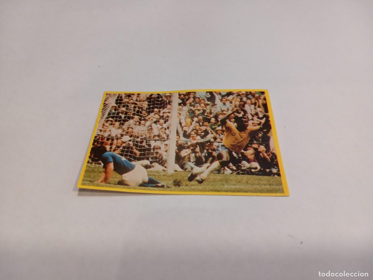 Cromos de f&uacute;tbol: PEL&Eacute; CROMO DE FUTBOL DANONE MUNDIAL 82 FUTBOL EN ACCI&Oacute;N - NUNCA PEGADO - / COMPRA MIN&Iacute;MA 5 &euro;