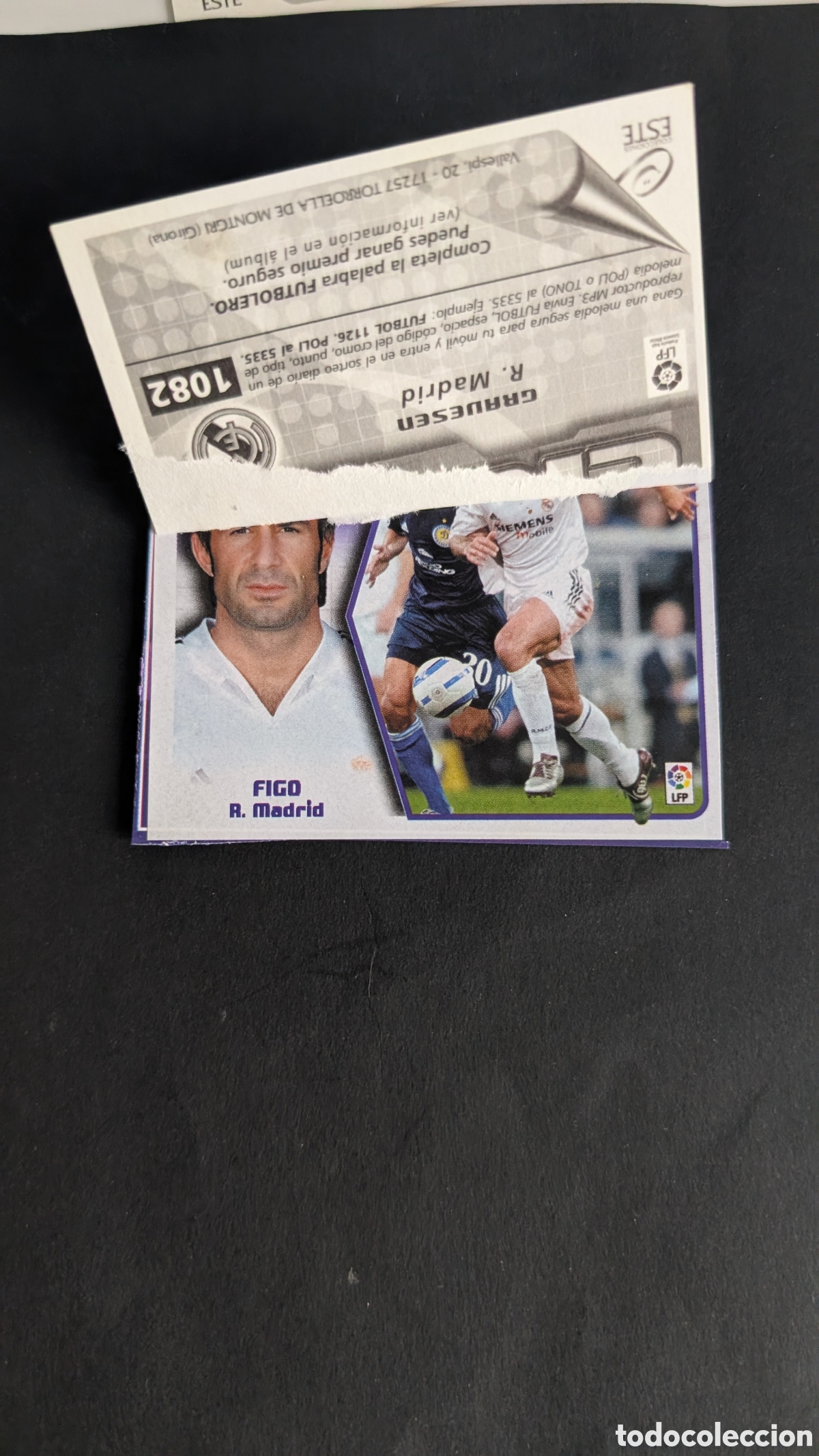 Cromos de f&uacute;tbol: FIGO BAJA CON CROMO ENCIMA REAL MADRID LIGA ESTE 2005/06 05 06 RECORTADO