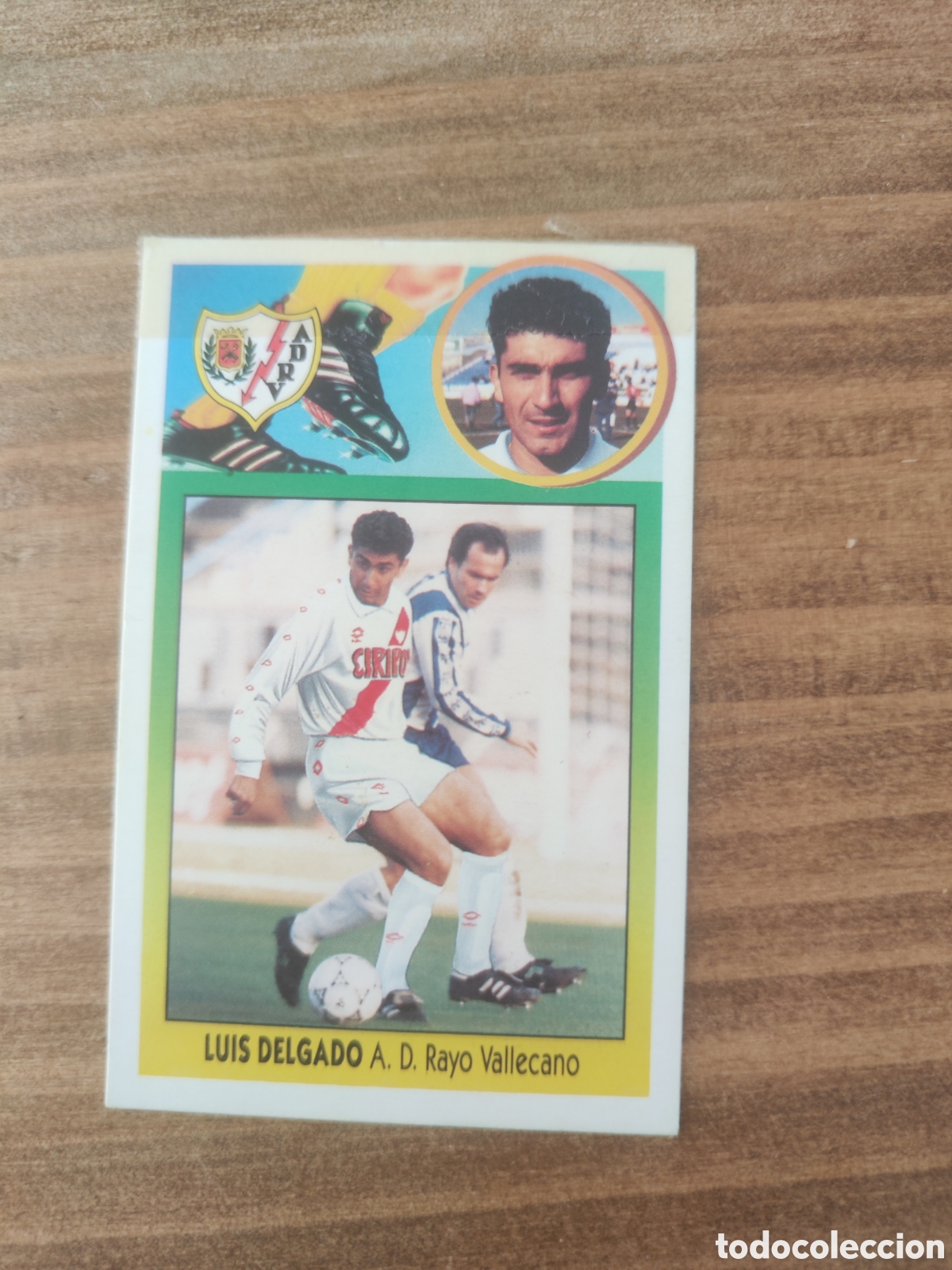 Cromos de Futebol: Este 93 94 despegado Rayo Vallecano Lu&iacute;s Delgado coloca con resto de celo en anverso