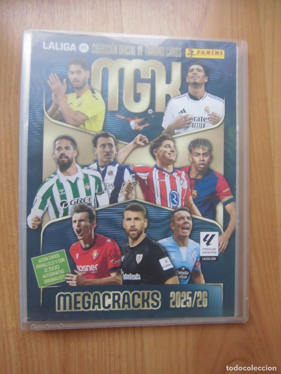 Cromos de f&uacute;tbol: &Aacute;LBUM ARCHIVADOR MEGACRACKS 2025-26 MGK + 28 CARTAS