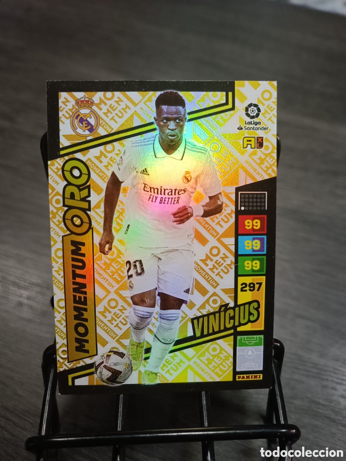 Fu&szlig;ball-Sticker: Vinicius Momentum oro 2022 2023