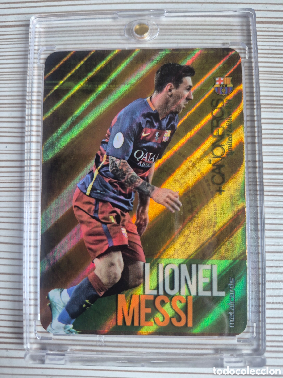 Cromos de f&uacute;tbol: MESSI CA&Ntilde;ONERO RAYAS DIAGONALES/AGUAS MUNDICROMO 2015 2016 IMPOLUTO!! LEER