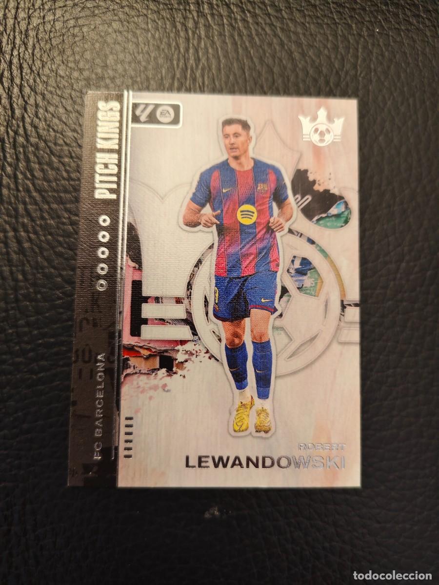 Cromos de f&uacute;tbol: 4 PITCH KINGS LA LIGA 25 26 ROBERT LEWANDOWSKI FC BARCELONA BASE PANINI 2025 2026 AAB