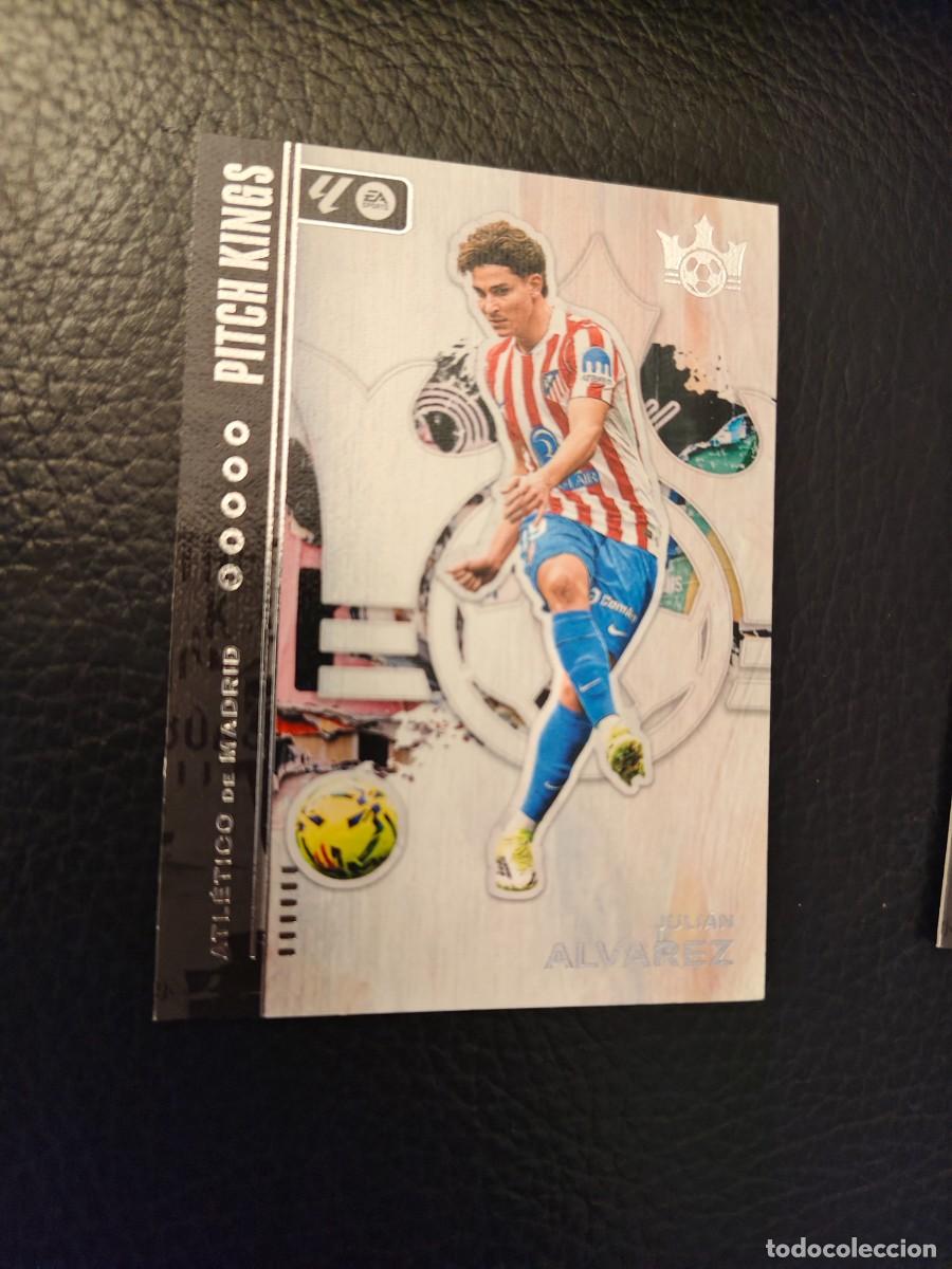 Fu&szlig;ball-Sticker: 14 PITCH KINGS LA LIGA 25 26 JULIAN ALVAREZ ATLETICO DE MADRID BASE PANINI 2025 2026 AAB