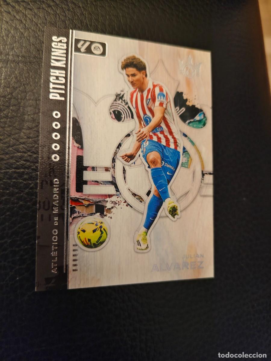 Fu&szlig;ball-Sticker: 14 PITCH KINGS LA LIGA 25 26 JULIAN ALVAREZ ATLETICO DE MADRID BASE PANINI 2025 2026 AAB