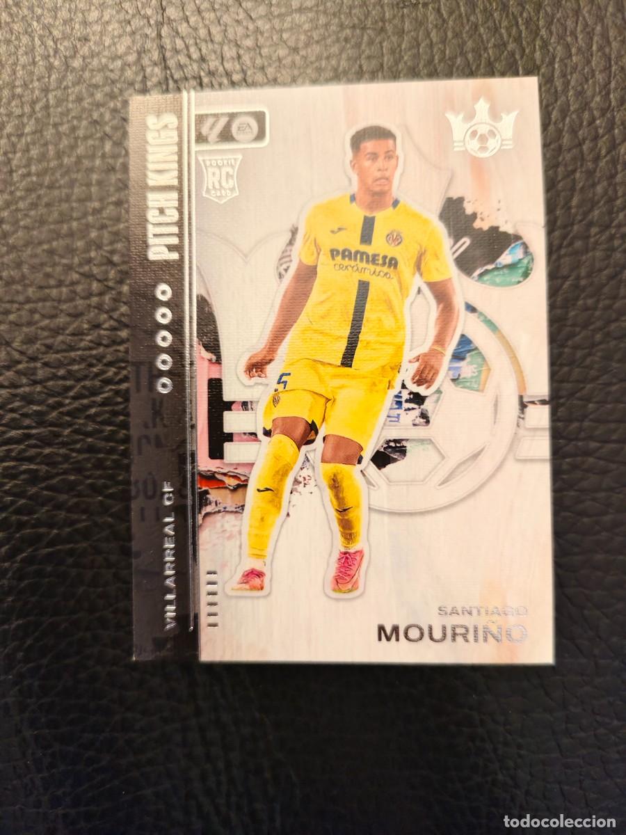 Cromos de f&uacute;tbol: 24 PITCH KINGS LA LIGA 25 26 SANTIAGO MOURINO VILLARREAL CF BASE PANINI 2025 2026 AAB