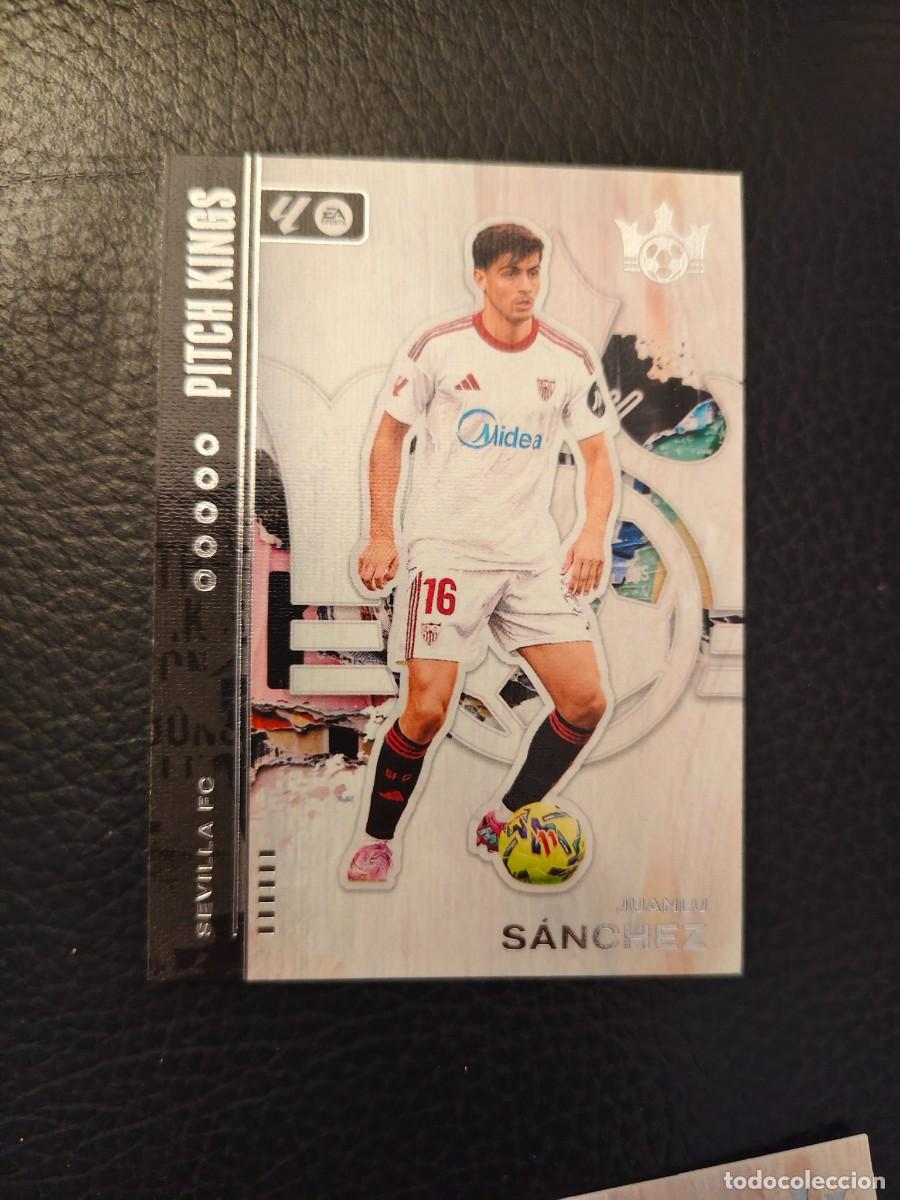 Cromos de f&uacute;tbol: 82 PITCH KINGS LA LIGA 25 26 JUANLU SANCHEZ SEVILLA FC BASE PANINI 2025 2026 AAB