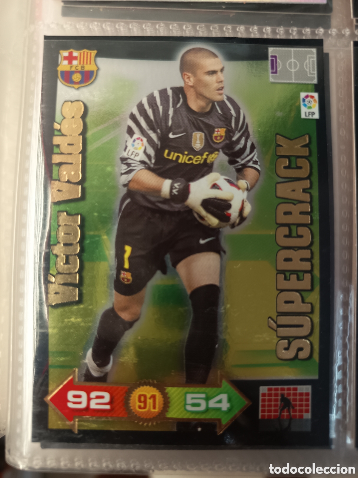 Cromos de Futebol: ADRENALYN LIGA 2010 2011 SUPERCRACK VICTOR VALDES BARCELONA