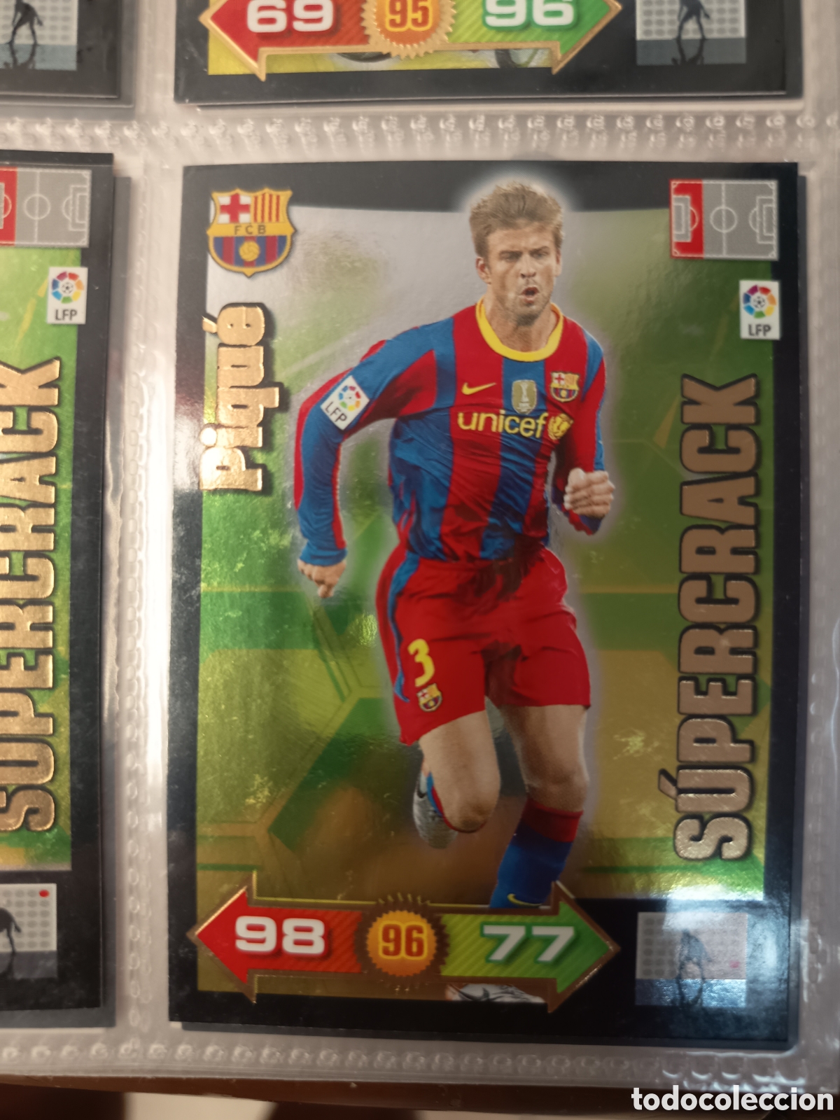Football Stickers: ADRENALYN LIGA 2010 2011 SUPERCRACK PIQUE BARCELONA