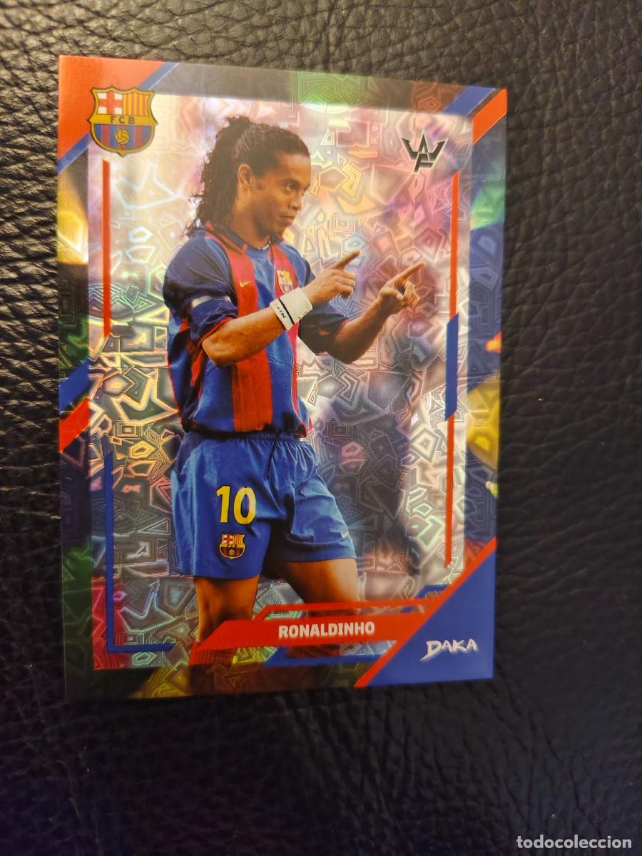Cromos de f&uacute;tbol: 23-B DAKA FINAL WHISTLE 25 26 RONALDINHO BARCELONA PARALELA HOLOGR&Aacute;FICA 2025 2026 AAG