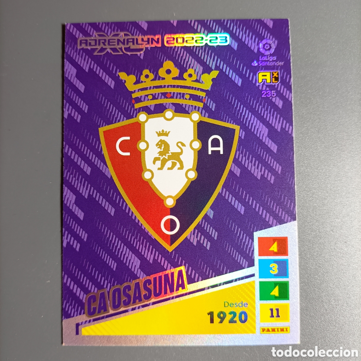 Cromos de f&uacute;tbol: ADRENALYN. LIGA 2022-2023 (OSASUNA) №235 ESCUDO