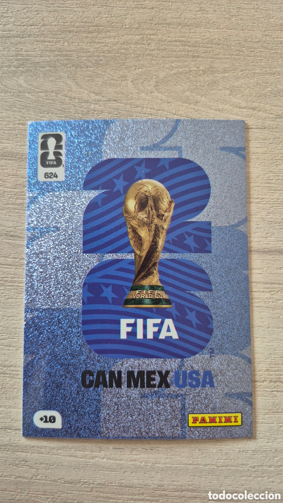 Cromos de f&uacute;tbol: N&deg;624 Official Emblem Versi&oacute;n Azul Adrenalyn FIFA World Cup 26