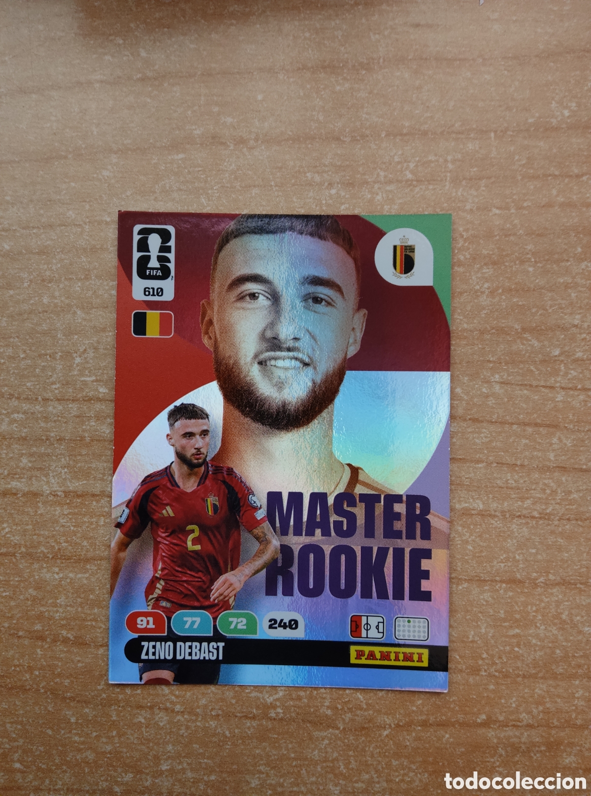 Fu&szlig;ball-Sticker: 610 ZENO DEBAST ADRENALYN XL MUNDIAL 2026 MASTER ROOKIE
