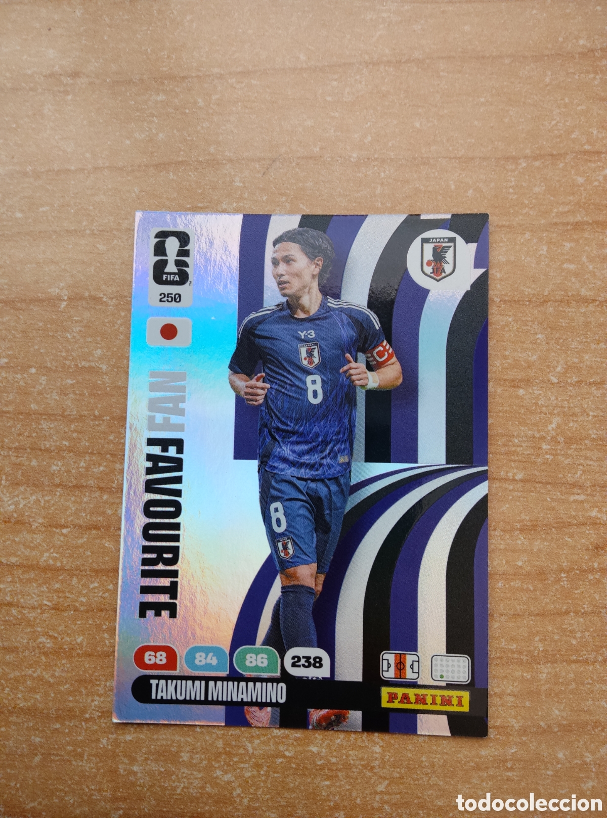 Fu&szlig;ball-Sticker: 250 MINAMINO JAP&Oacute;N FAN FAVOURITE ADRENALYN XL MUNDIAL 2026