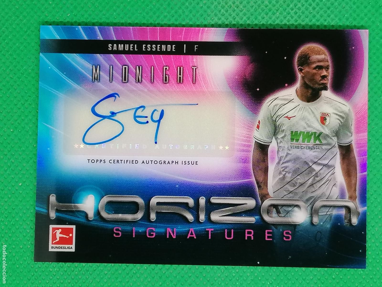 Cromos de f&uacute;tbol: SAMUEL ESSENDE AUGSBURG AUTOGRAFO AUTO FIRMA MIDNIGHT ⚽ TOPPS BUNDESLIGA 24 25 2024 2025 ⚽