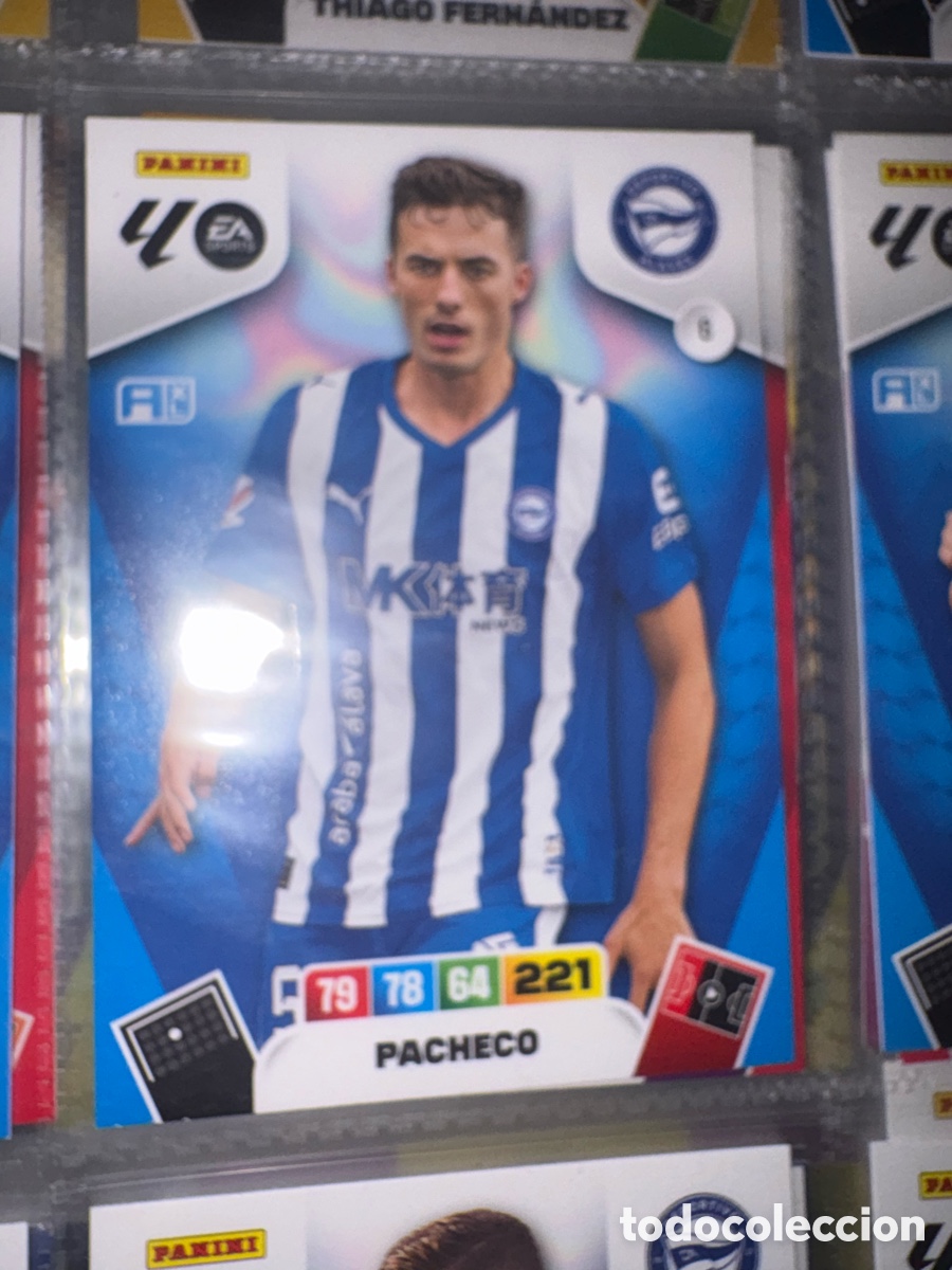 Fu&szlig;ball-Sticker: Pacheco n&uacute;mero 6 del Alav&eacute;s cromo adrenalyn XL 25-26 2025-2026