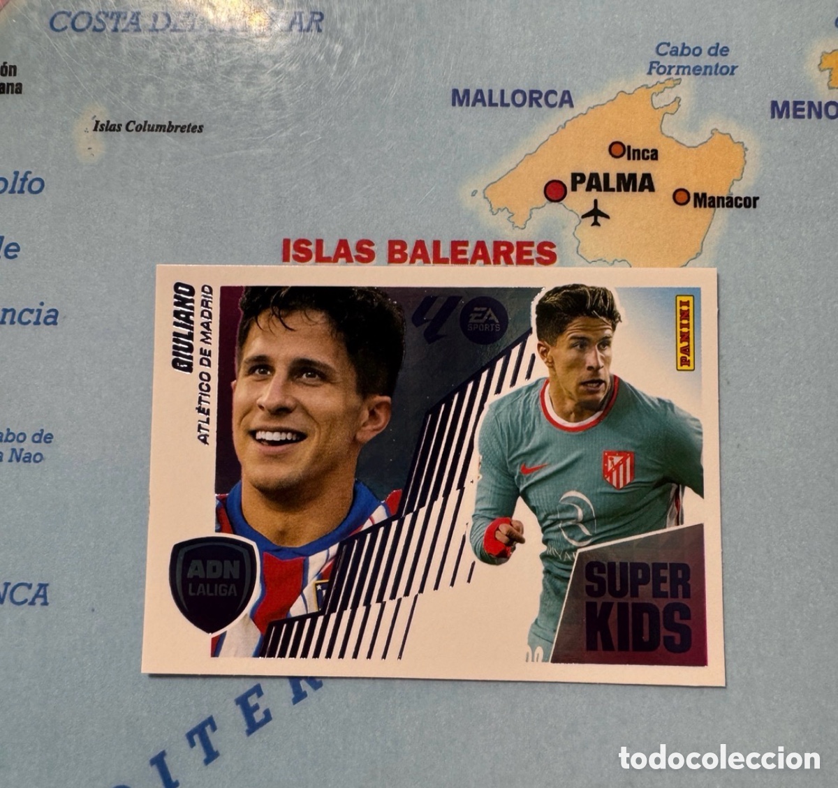 Football Stickers: Giuliano S&uacute;per Kids n&uacute;mero 9 Del Atl&eacute;tico de Madrid cromo liga este 25-26 2025-2026