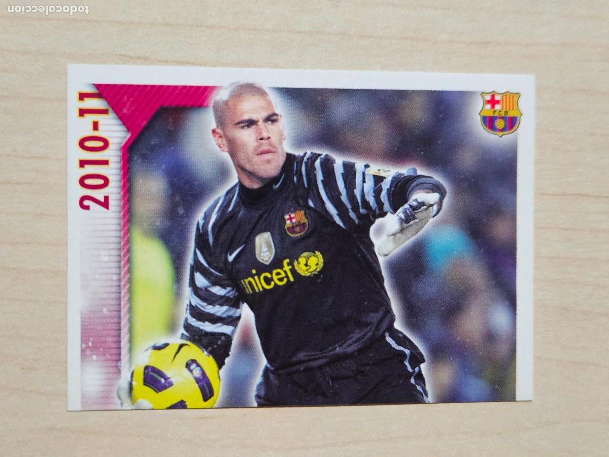 Cromos de f&uacute;tbol: CROMO N&ordm; 15 VICTOR VALDES - COLECCION OFICIAL BARCELONA LIGA 2010 2011 - 10 11 SIN PEGAR