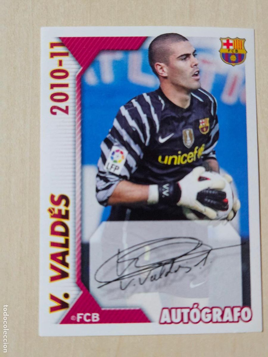 Cromos de f&uacute;tbol: CROMO N&ordm; 17 VICTOR VALDES - COLECCION OFICIAL BARCELONA LIGA 2010 2011 - 10 11 SIN PEGAR