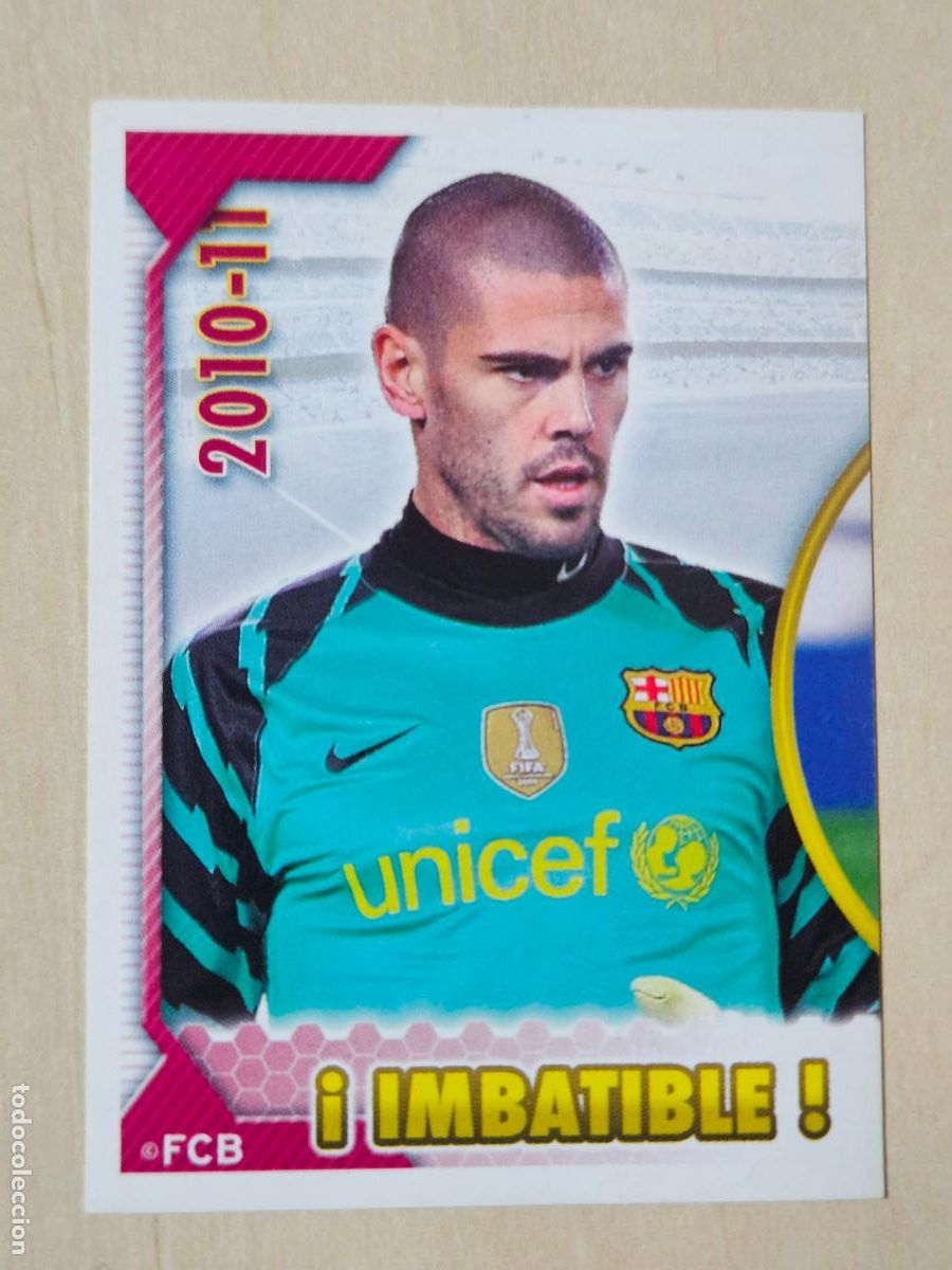 Cromos de f&uacute;tbol: CROMO N&ordm; 18 VICTOR VALDES - COLECCION OFICIAL BARCELONA LIGA 2010 2011 - 10 11 SIN PEGAR