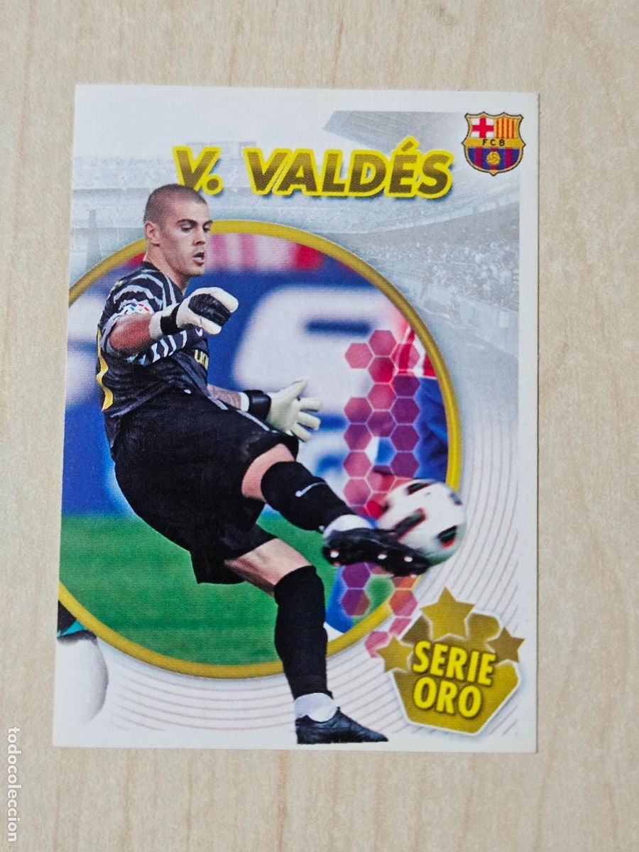 Cromos de f&uacute;tbol: CROMO N&ordm; 19 VICTOR VALDES - COLECCION OFICIAL BARCELONA LIGA 2010 2011 - 10 11 SIN PEGAR