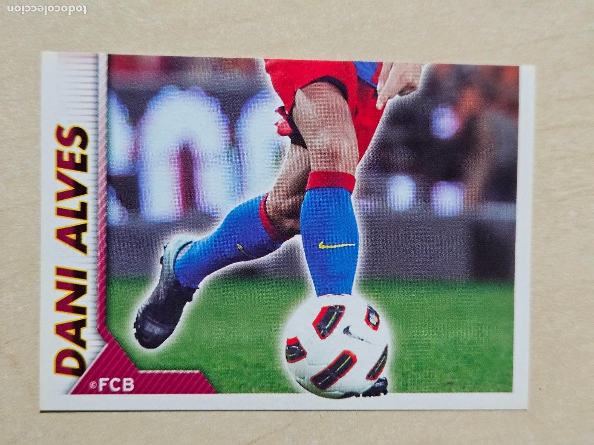 Cromos de f&uacute;tbol: CROMO N&ordm; 28 DANI ALVES - COLECCION OFICIAL BARCELONA LIGA 2010 2011 - 10 11 SIN PEGAR