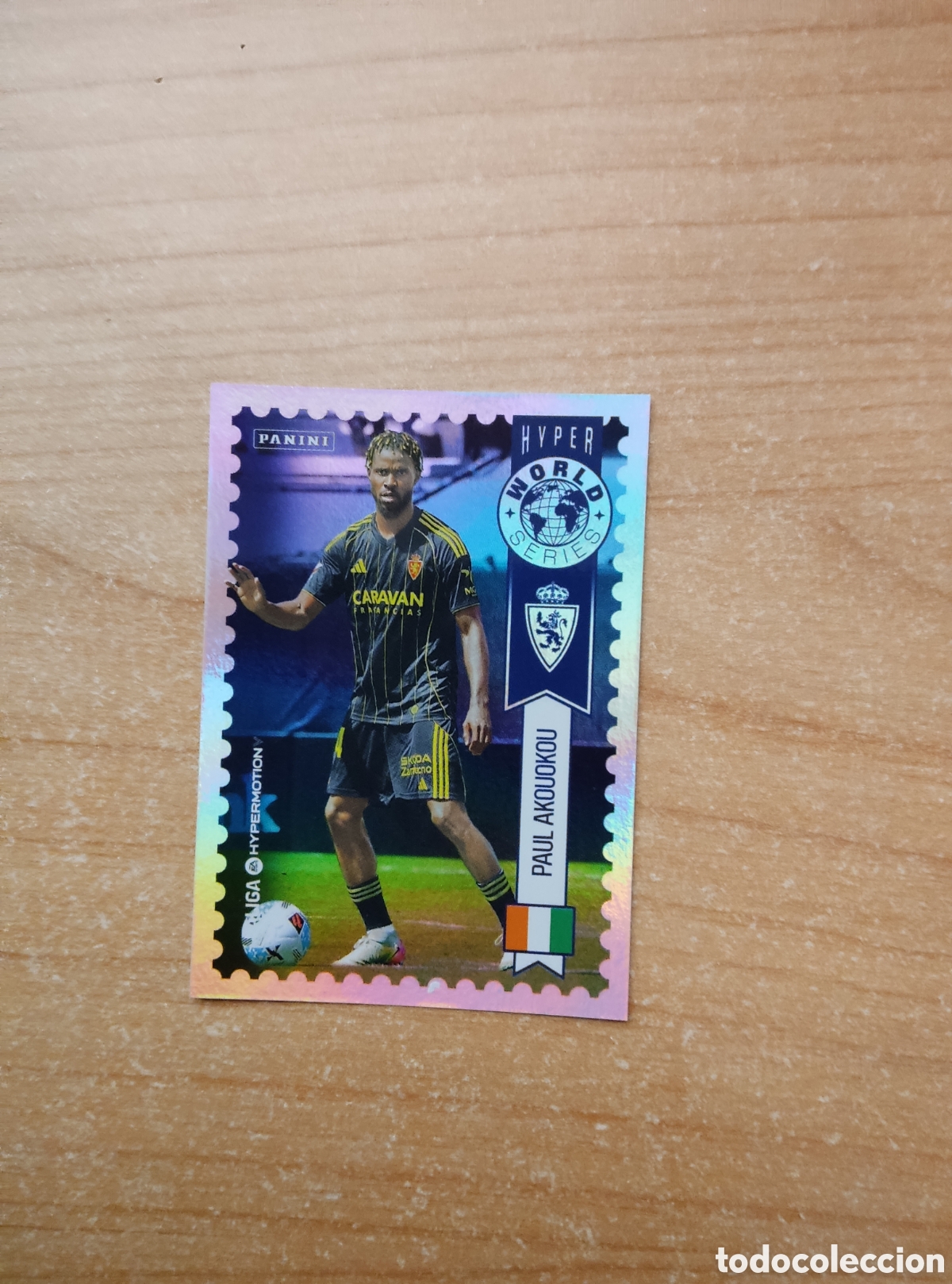 Cromos de f&uacute;tbol: 451 PAUL AKOUOKOU ZARAGOZA HYPER WORLD SERIES LIGA HYPERMOTION 2025 2026