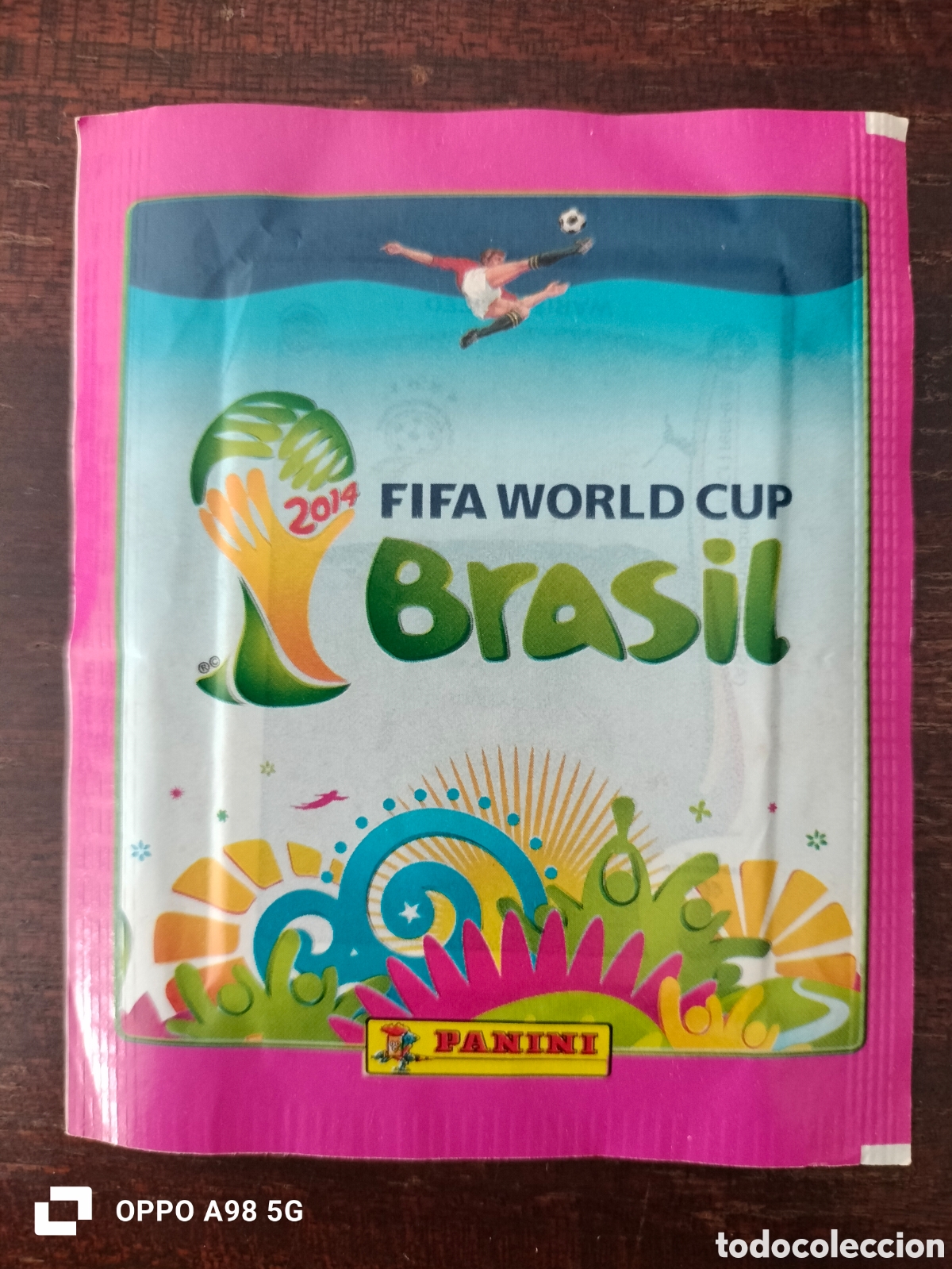 Cromos de f&uacute;tbol: 1 sobre de cromos Mundial Brasil 2014 Panini versi&oacute;n asi&aacute;tica de color rosa
