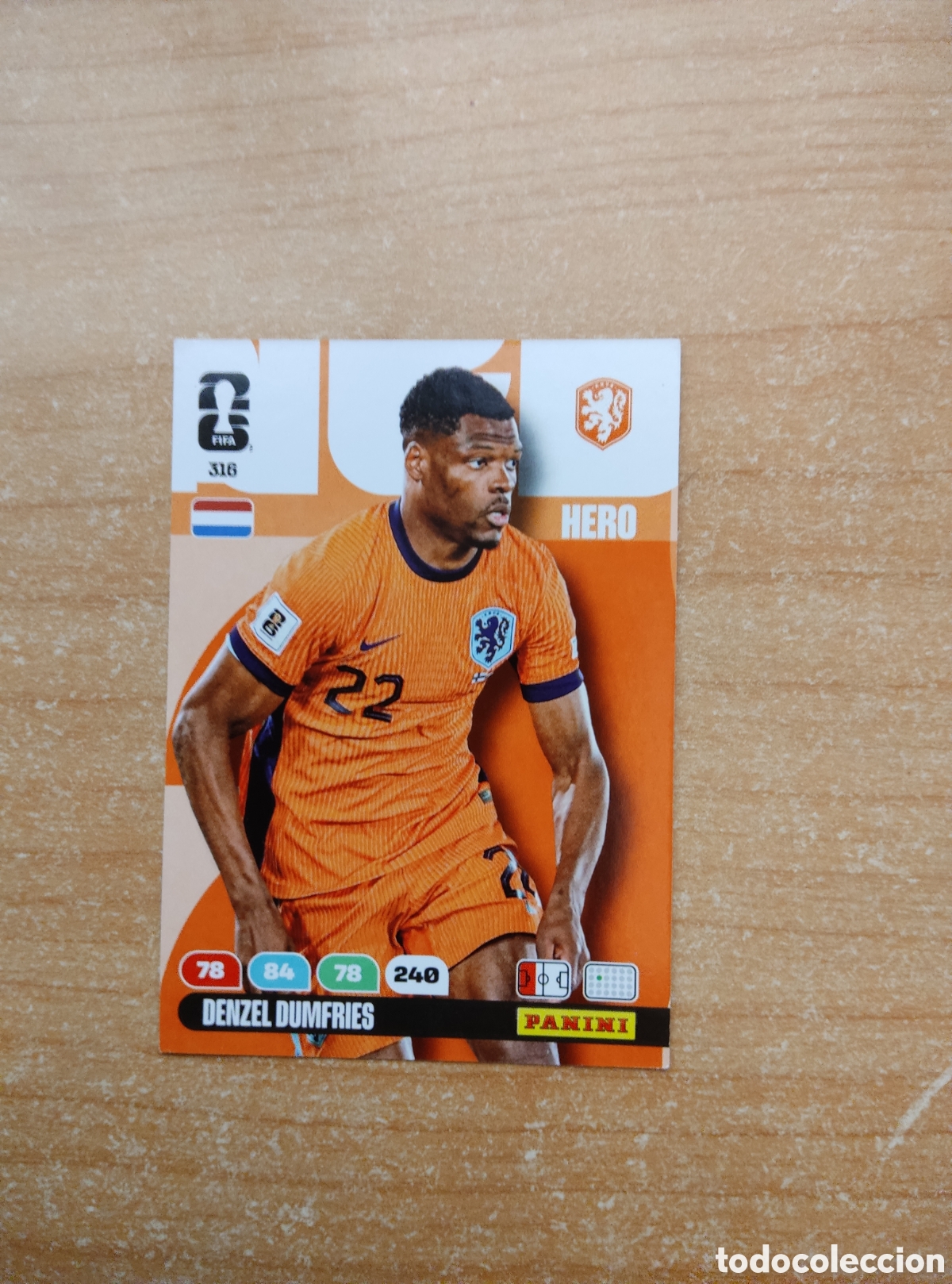 Cromos de f&uacute;tbol: 316 DENZEL DUMFRIES PAISES BAJOS ADRENALYN XL MUNDIAL 2026