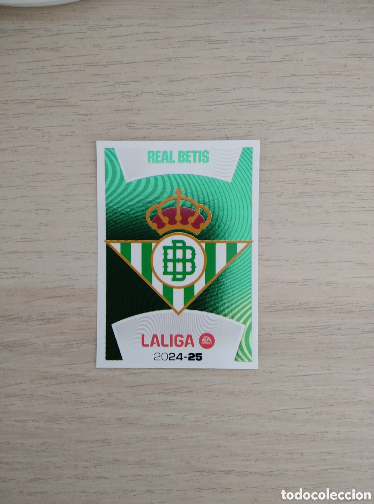 Cromos de f&uacute;tbol: 1 ESCUDO REAL BETIS LIGA ESTE 2024 2025