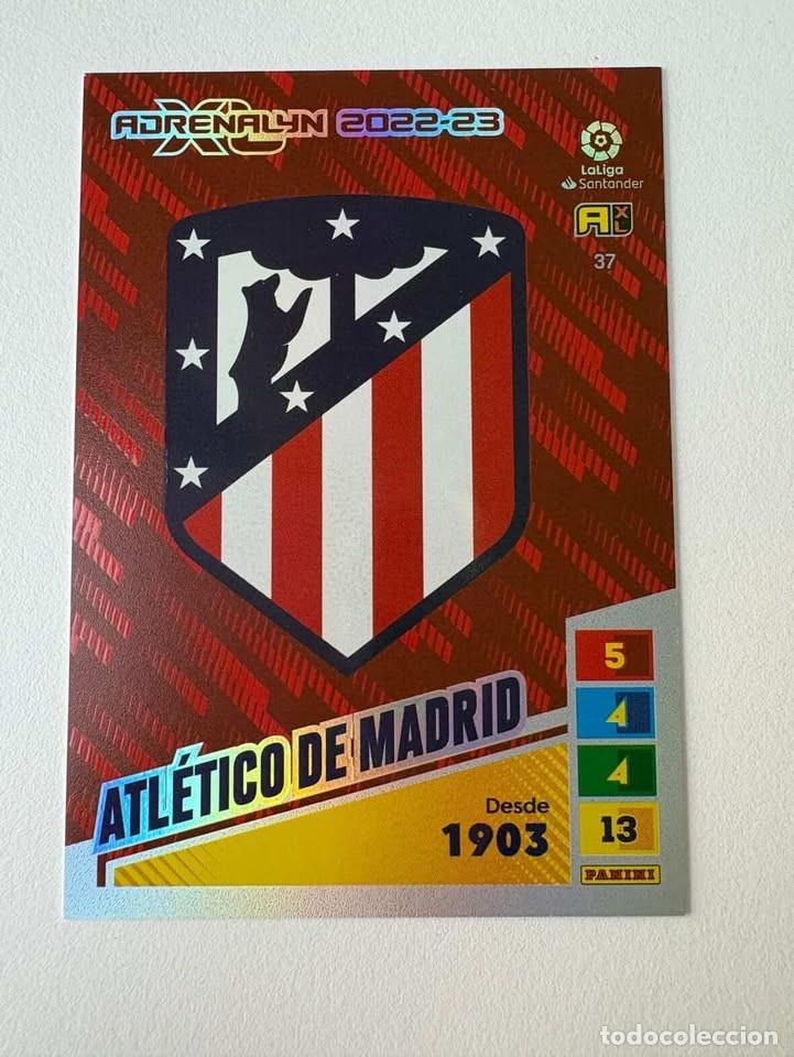 Cromos de f&uacute;tbol: Escudo Atl&eacute;tico de Madrid 37 Adrenalyn 2022-23