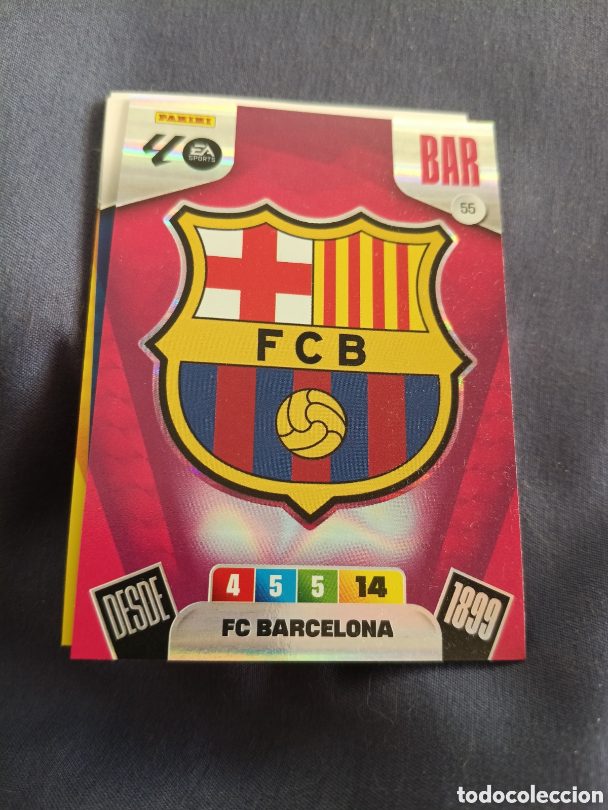 Cromos de f&uacute;tbol: carta es un cromo del escudo del FC Barcelona de la colecci&oacute;n Panini Adrenalyn XL
