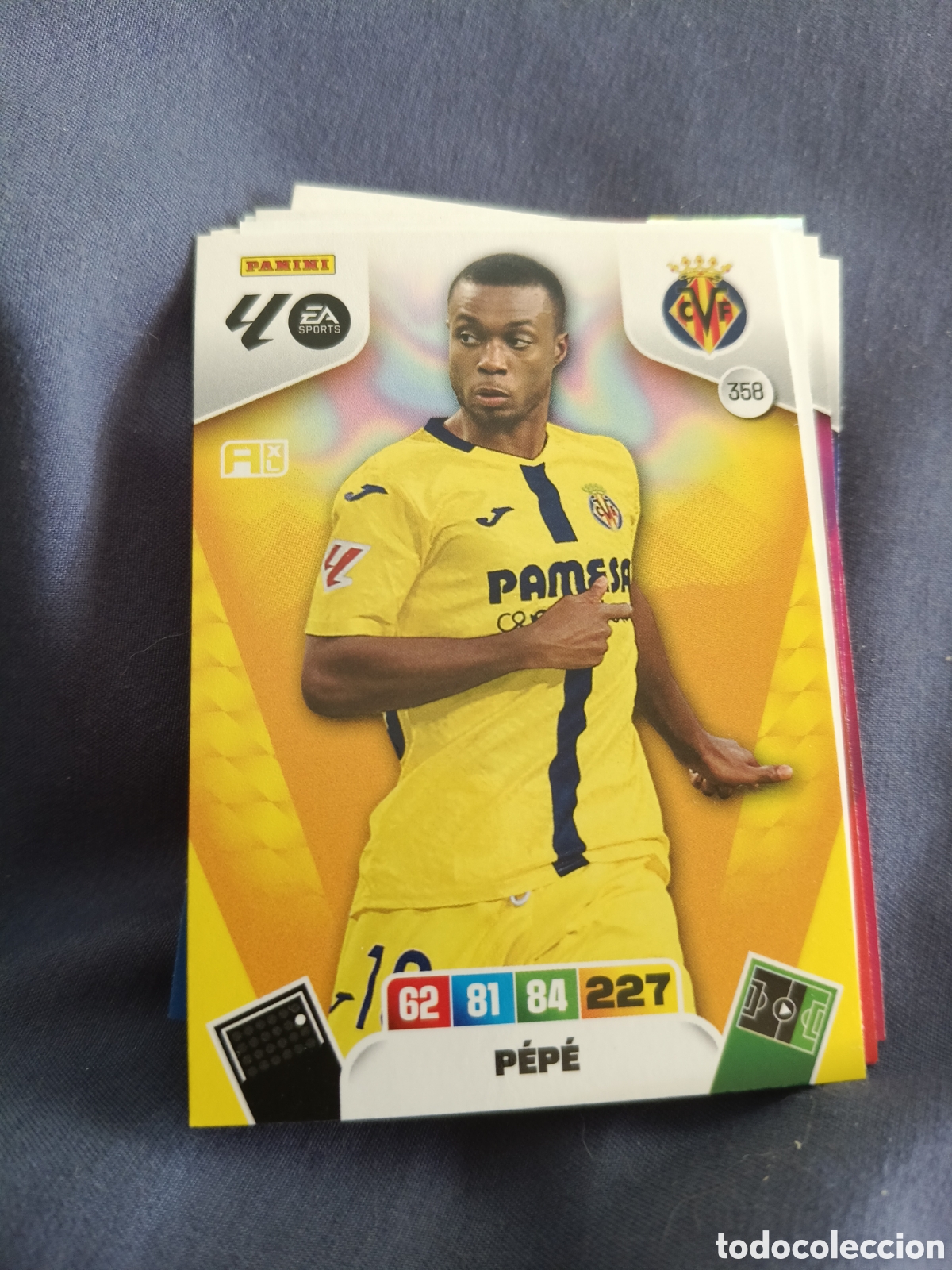 Cromos de Futebol: cromo de f&uacute;tbol Panini Adrenalyn XL La Liga 2025-2026 muestra al jugador Nicolas P&eacute;p&eacute; del Villarreal