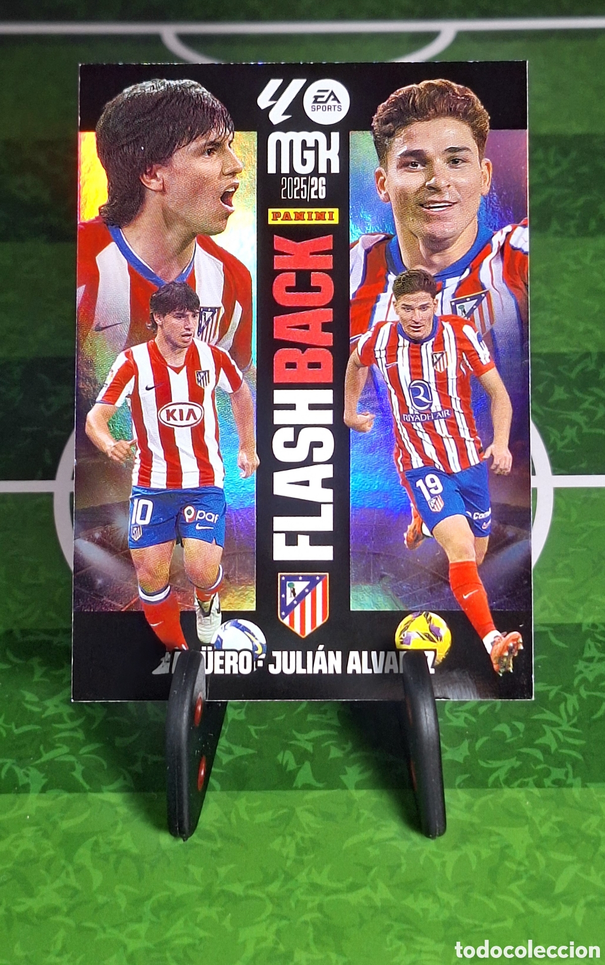 Cromos de f&uacute;tbol: AG&Uuml;ERO Y JULIAN ALVAREZ FLASHBACK #424 MGK 2025/2026