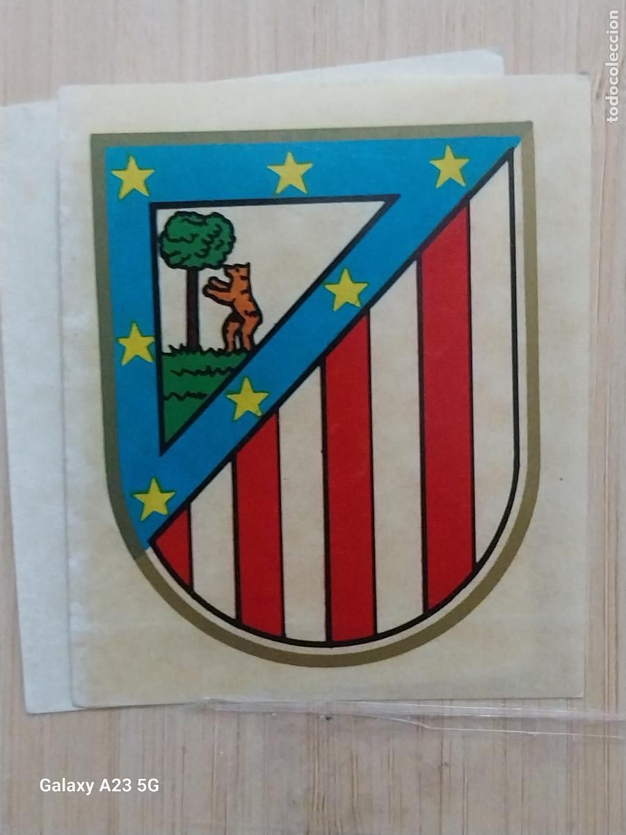 Cromos de f&uacute;tbol: ATLETICO AT MADRID ED ESTE 1976 76 77 1977 ESCUDOS Y EQUIPOS CROMO SIN PEGAR NUNCA