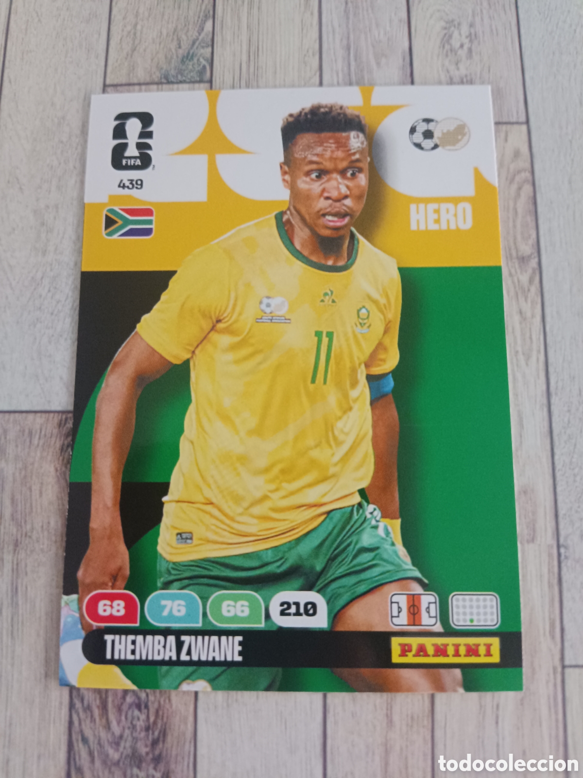 Cromos de f&uacute;tbol: 439 THEMBA ZWANE SUDAFRICA HERO ADRENALYN XL MUNDIAL FIFA WORLD CUP 2026 PANINI