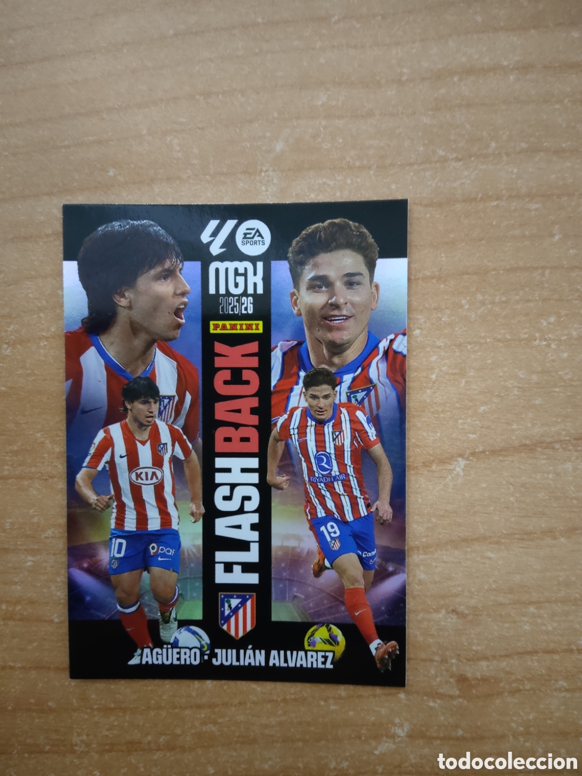 Cromos de f&uacute;tbol: 424 AG&Uuml;ERO Y JULI&Aacute;N &Aacute;LVAREZ ATL&Eacute;TICO MADRID FLASHBACK MEGACRACKS 2025 2026