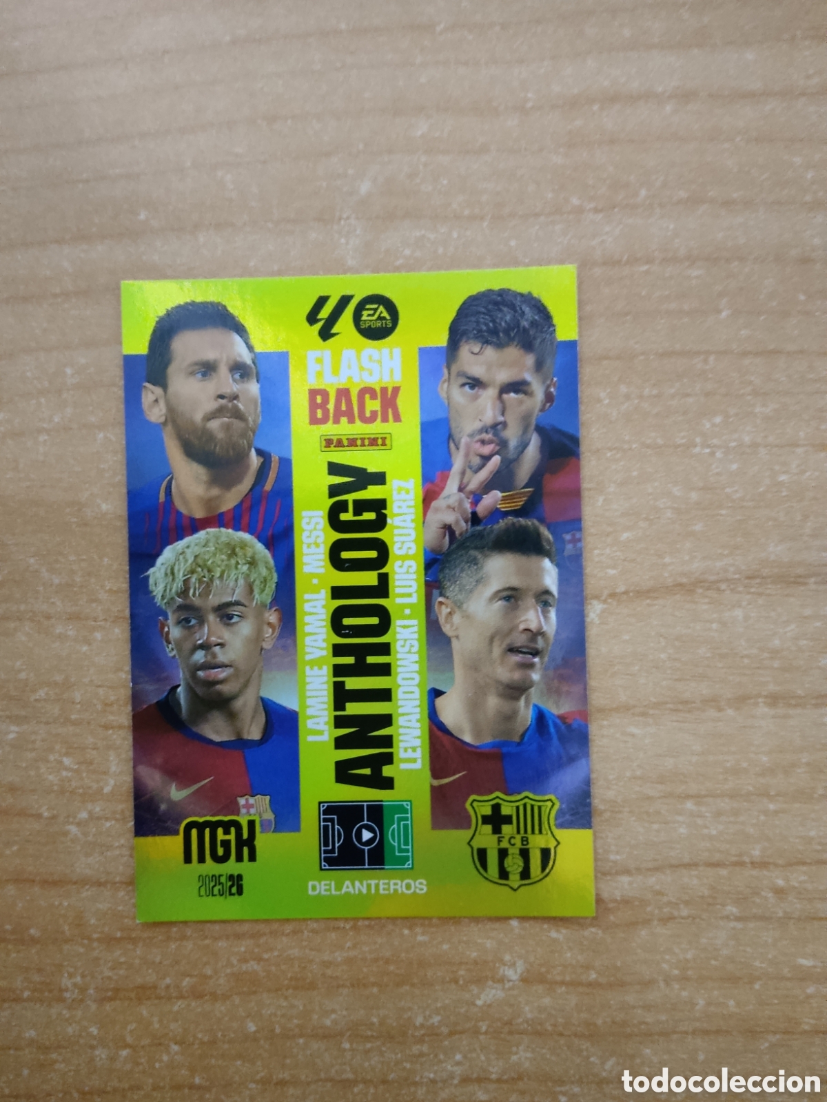 Cromos de f&uacute;tbol: 438 MESSI LAMINE YAMAL LUIS SUAREZ LEWANDOWSKI BARCELONA FLASHBACK MEGACRACKS 2025 2026