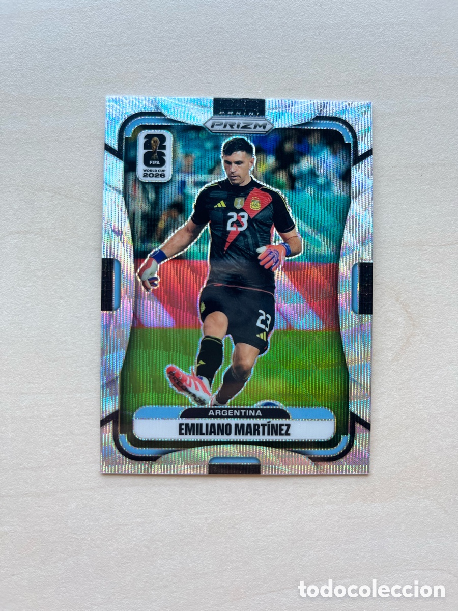 Cromos de f&uacute;tbol: Emiliano Mart&iacute;nez Paralelo Prizm Mundial 2026 - Argentina