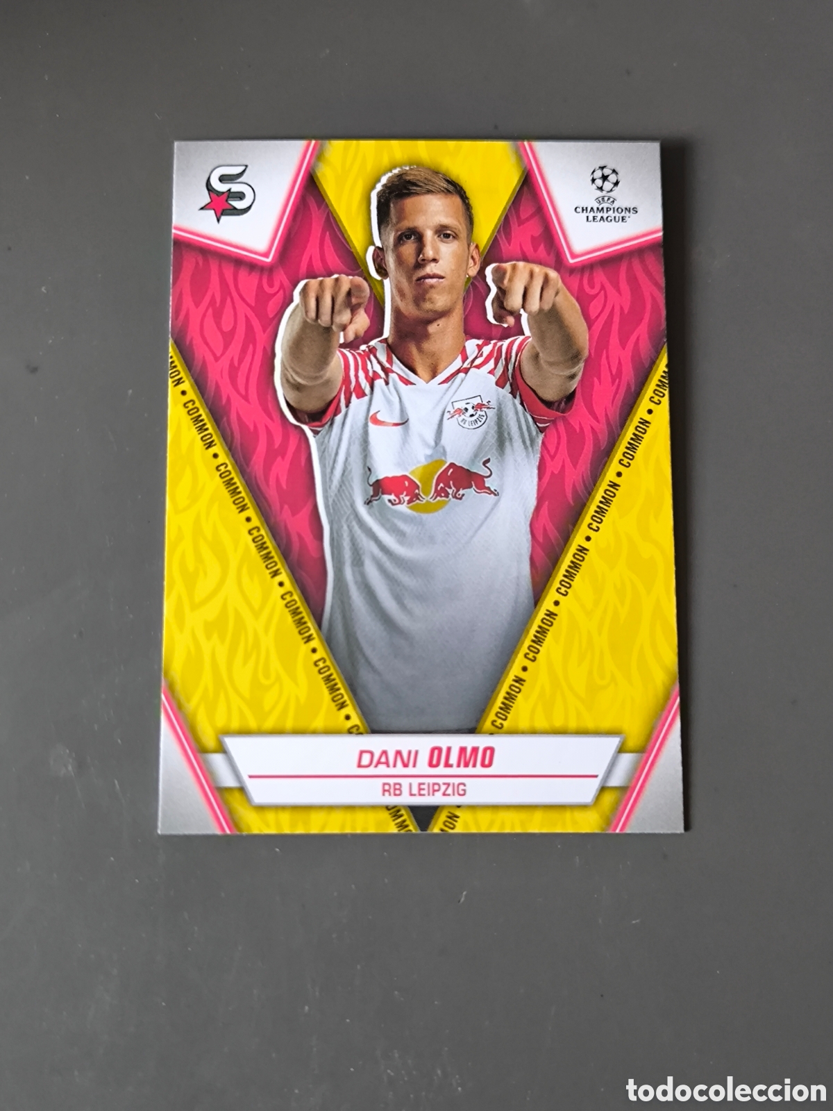 Cromos de f&uacute;tbol: DANI OLMO 130 Common Leipzig Superstars 2024 Topps