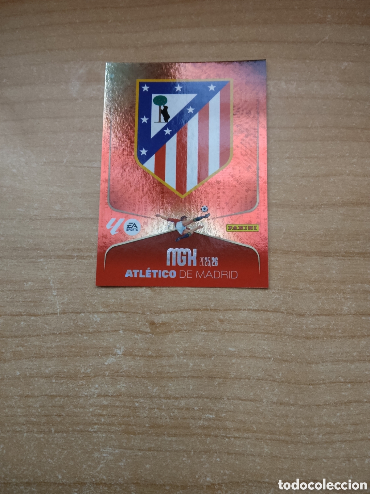 Cromos de f&uacute;tbol: 55 ESCUDO ATLETICO MADRID MEGACRACKS 2025 2026