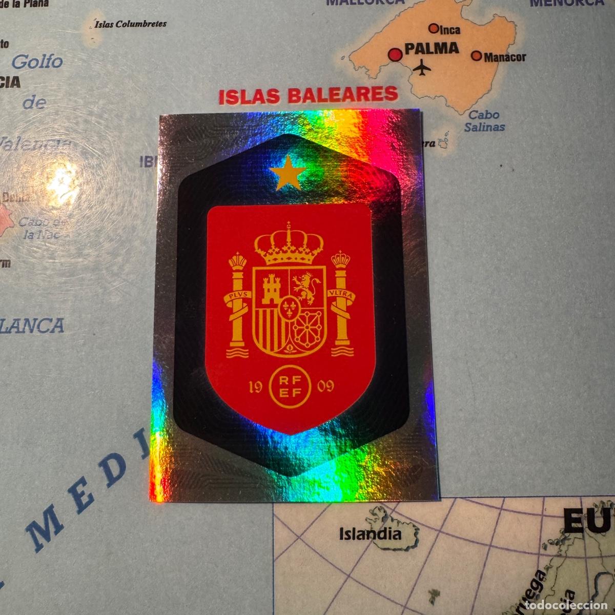Cromos de f&uacute;tbol: Escudo n&uacute;mero 1 de la selecci&oacute;n espa&ntilde;ola &ldquo;Espa&ntilde;a 2026&rdquo; del Carrefour 2026