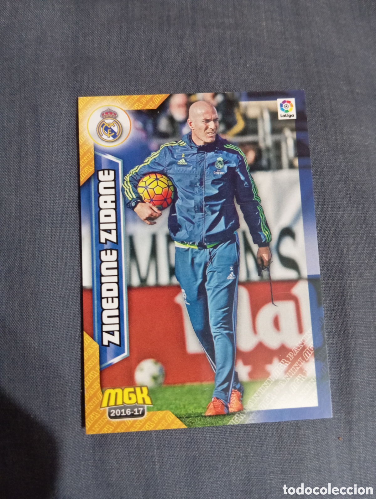 Cartes &agrave; collectionner de Football: Zinedine Zidane Real Madrid n&deg;326 / PANINI MEGACRACKS 2016/2017