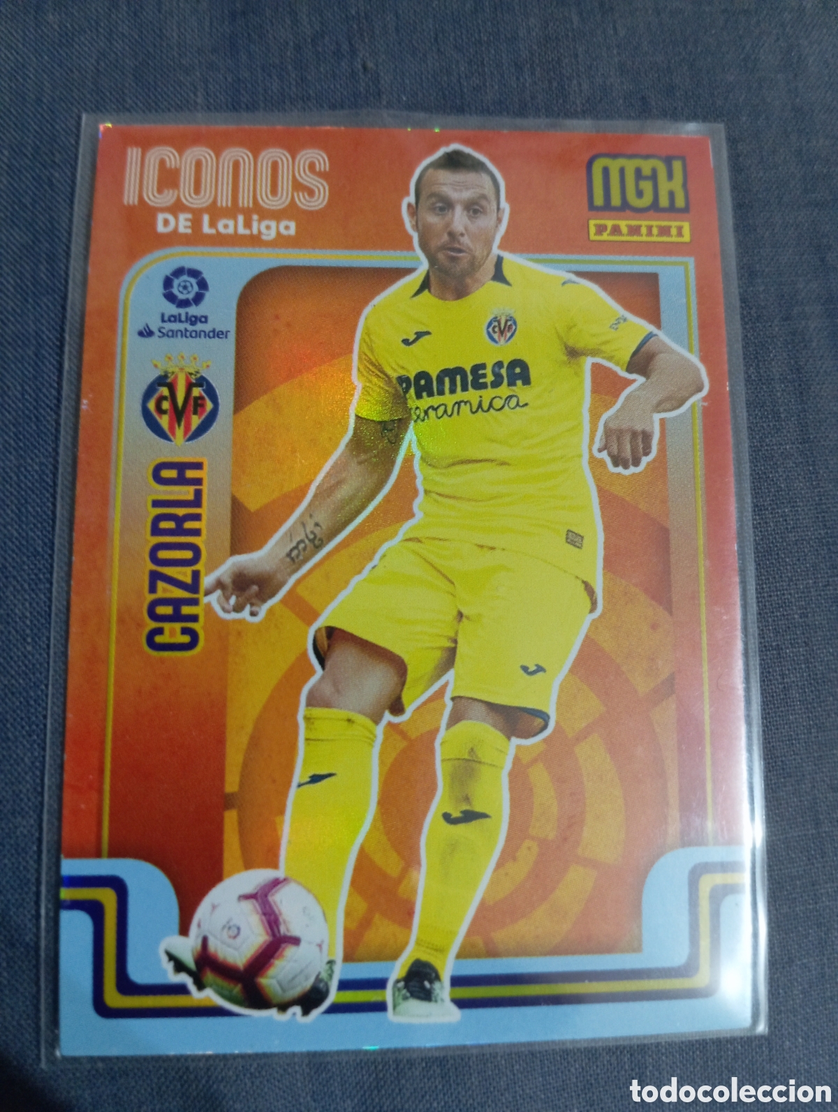 Cromos de f&uacute;tbol: Cazorla Villarreal ICONOS n&deg;413 / PANINI MEGACRACKS 2021/2022