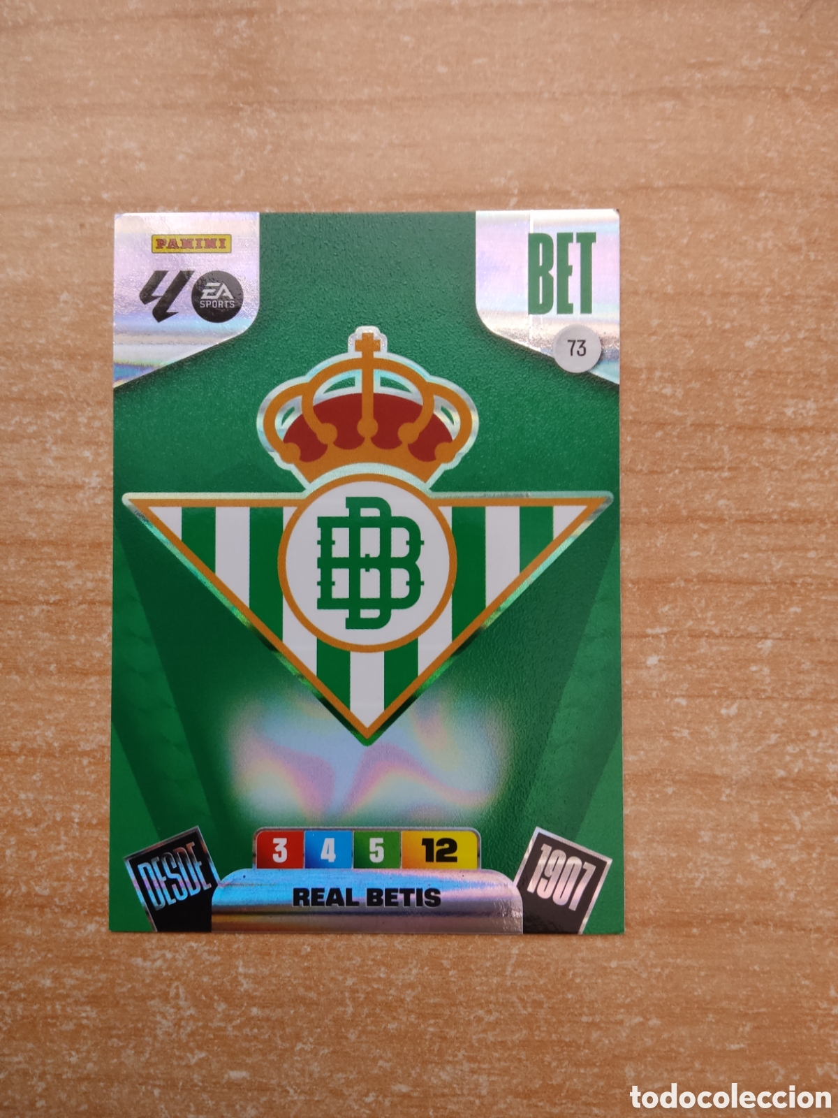 Fu&szlig;ball-Sticker: 73 ESCUDO REAL BETIS ADRENALYN XL LIGA 2025 2026